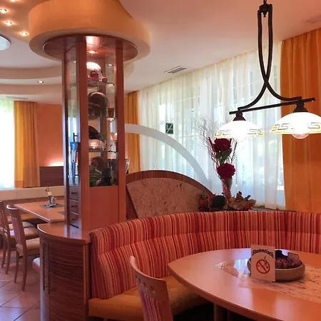 Fremdenzimmer& Appartementhaus Blassnig 酒店 2*