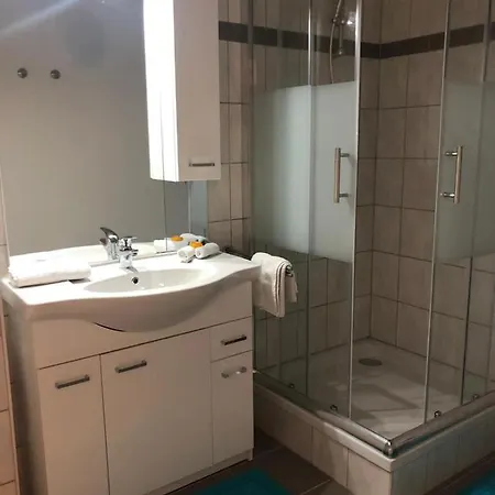 Fremdenzimmer& Appartementhaus Blassnig 酒店 Finkenstein am Faaker See