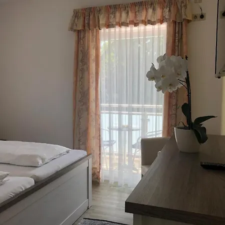 Fremdenzimmer& Appartementhaus Blassnig 호텔 2*