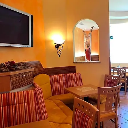 Fremdenzimmer& Appartementhaus Blassnig 호텔 2*