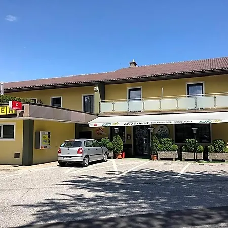 Fremdenzimmer& Appartementhaus Blassnig 호텔 2*