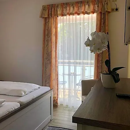 Fremdenzimmer& Appartementhaus Blassnig 호텔 Finkenstein am Faaker See