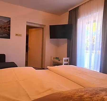 Fremdenzimmer& Appartementhaus Blassnig 호텔 2*