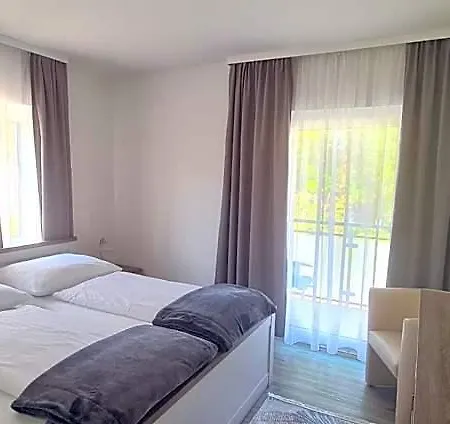 Fremdenzimmer& Appartementhaus Blassnig 호텔 Finkenstein am Faaker See